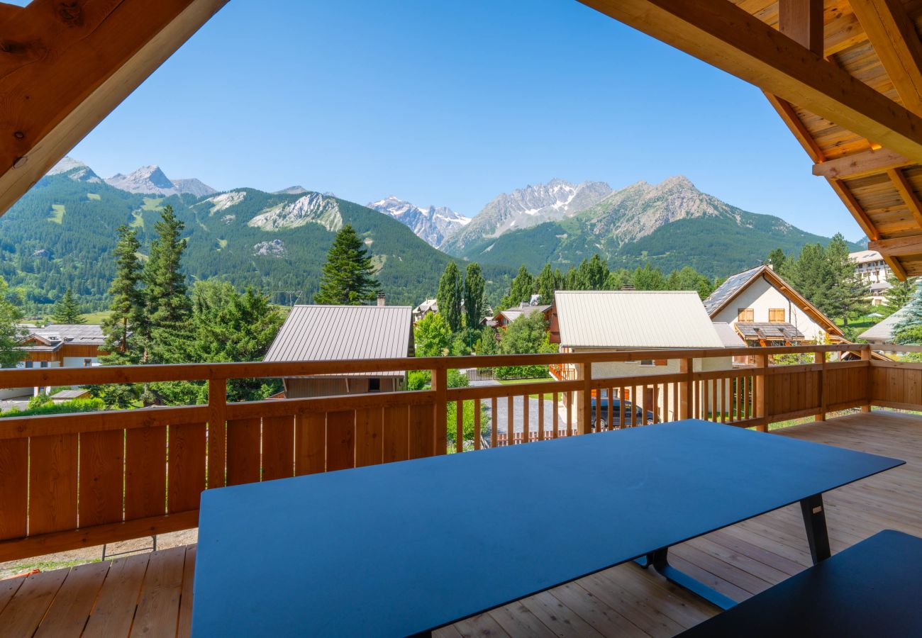 Chalet in Le Monêtier-les-Bains - Chalet Cicéa